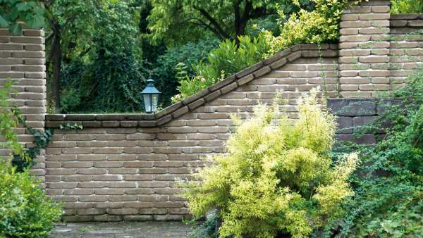 Frühwald Caesar falazókő