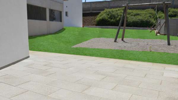 Frühwald Tiziano térkő Gránit bézs