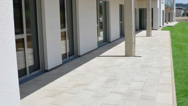 Frühwald Tiziano térkő Gránit bézs